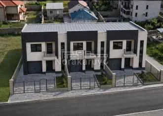 MELKUMOV TOWNHOUSES